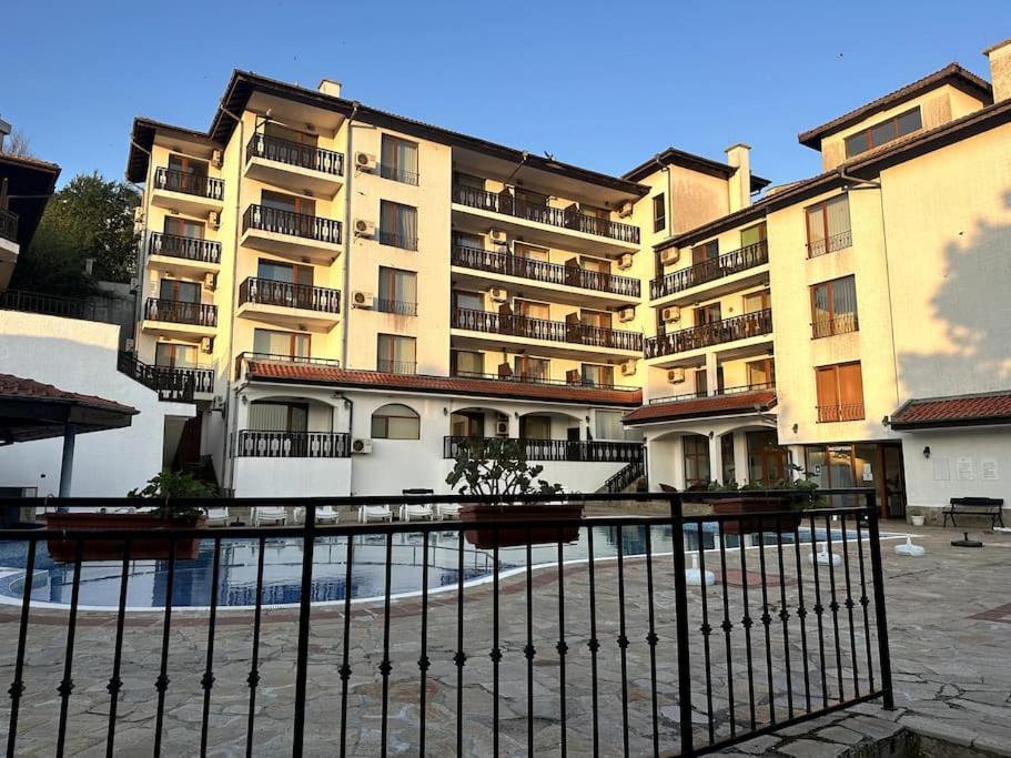 Spacious Fully Furnished Studio In Kavarna Apart Hotel מראה חיצוני תמונה