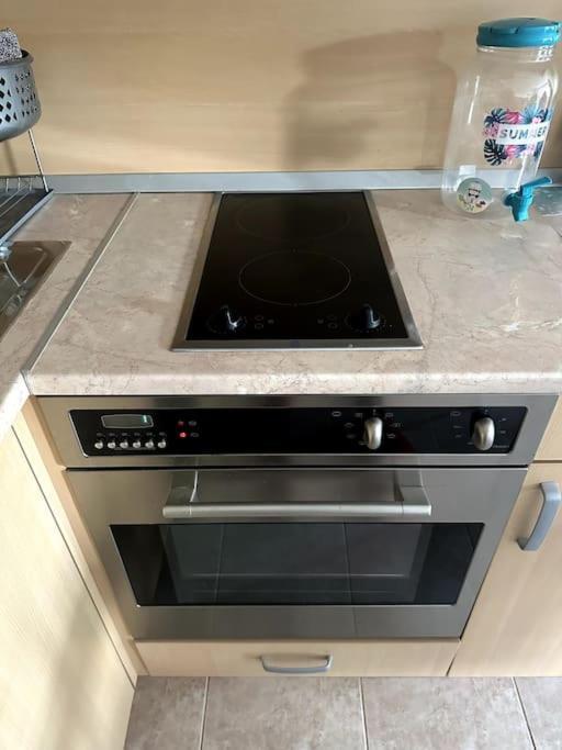 Spacious Fully Furnished Studio In Kavarna Apart Hotel מראה חיצוני תמונה