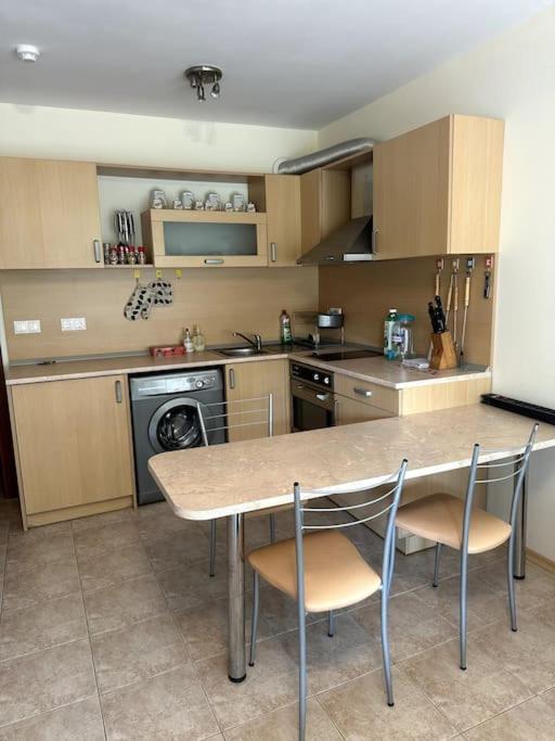Spacious Fully Furnished Studio In Kavarna Apart Hotel מראה חיצוני תמונה